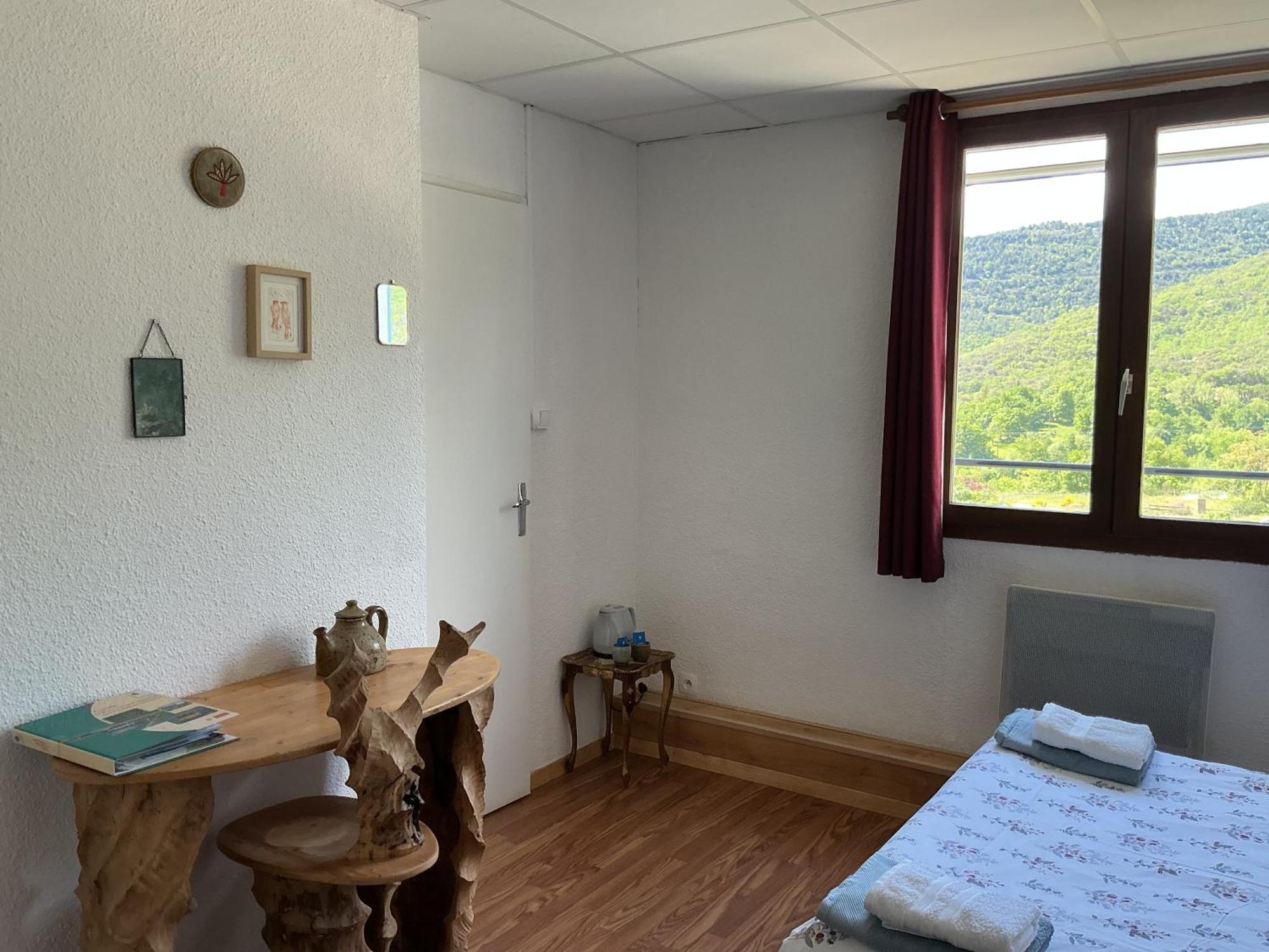 Mas Lluganas Bed & Breakfast Mosset